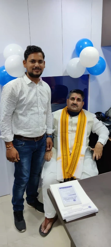 Dr. Shahrukh Firoz during clinic inauguration with distinguished guest